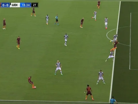 Tranh cãi: Dzeko đã việt vị trước khi AS Roma được thổi phạt đền