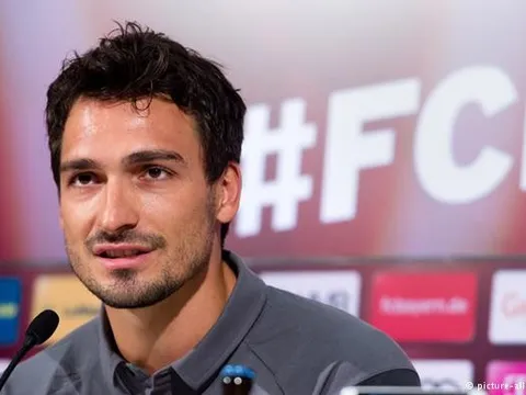 Trước đại chiến, Hummels xát muối vào Dortmund