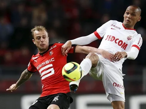 Từ Milner đến Fabinho: Những cầu thủ chơi cực hay dù đá trái sở trường