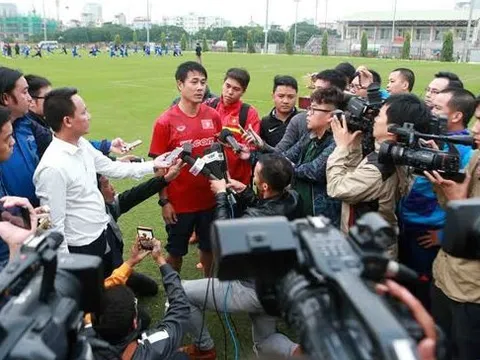 HLV Hữu Thắng: “Tuyển Việt Nam đã truyền lửa cho U19 Việt Nam”