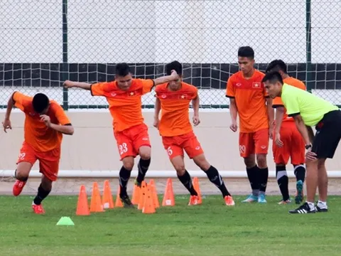 U19 Việt Nam được truyền cảm hứng từ các đàn anh tại ĐTQG