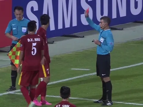 U19 Việt Nam: Trọng Đại nhận thẻ đỏ oan?