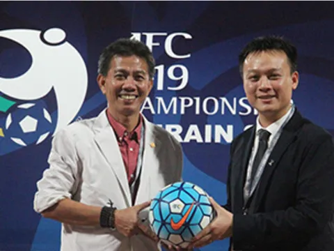 AFC tặng VFF trái bóng đưa U19 Việt Nam dự World Cup