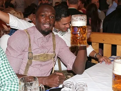 Usain Bolt tưng bừng đón lễ hội bia cùng sao Bayern