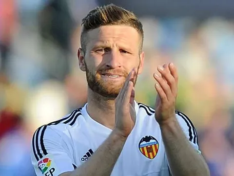 Valencia khiến Arsenal, Barca méo mặt