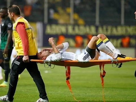 Van Persie chấn thương mắt kinh hoàng suýt mù mắt