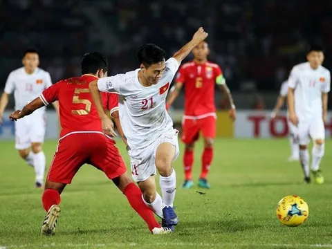 'Văn Toàn đá thế, hết đất cho Công Phượng'