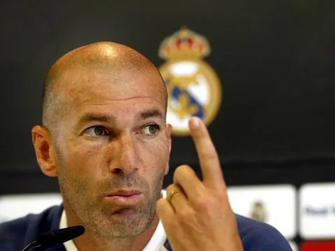 Vắng trụ cột, Zidane 'đứng ngồi không yên'