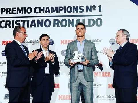 Về lại Real, Ronaldo nhận ngay giải thưởng khủng