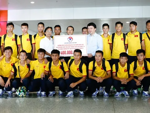 VFF thưởng U16 Việt Nam 400 triệu ngay tại sân bay Nội Bài