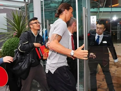 Vì cái bể bơi, Ibrahimovic chuyển sang đại bản doanh của Man City