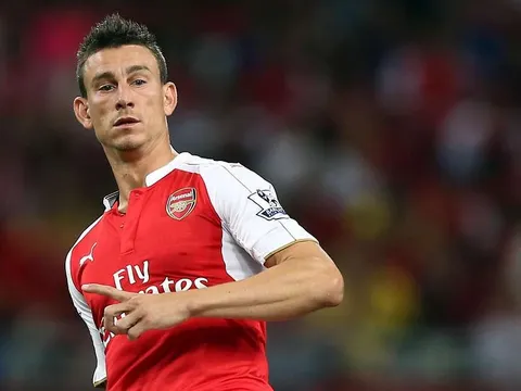 Vì Man United, Wenger trực tiếp gọi 'năn nỉ' Deschamps
