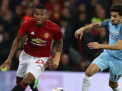 Vì sao Valencia vắng mặt ở trận gặp Burnley?