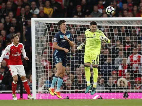 Victor Valdes làm nản lòng các chân sút Arsenal