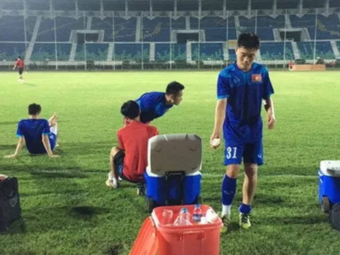 Tuyển Việt Nam bị nhắc nhở vì mặc áo có quảng cáo