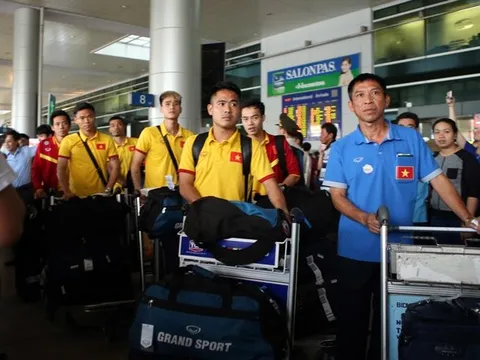 Vào bán kết, tuyển Việt Nam được chào đón như người hùng