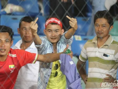 Thua nghiệt ngã, CĐV Myanmar giơ "ngón tay thối" về phía ĐT Việt Nam