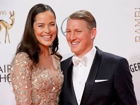 Vợ chồng Schweinsteiger đẹp lộng lẫy khi đi nhận giải