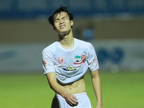 Văn Toàn 'tịt ngòi' suốt 13 trận, HAGL lâm nguy