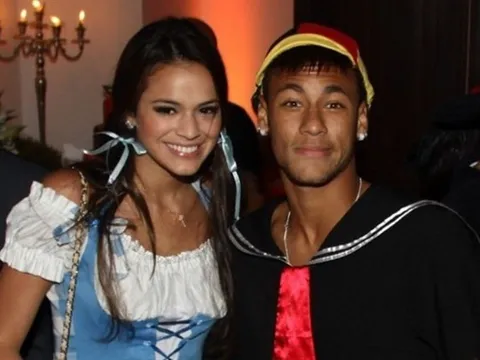 Vừa tái hợp với Neymar, clip nóng của Marquezine đã xuất hiện