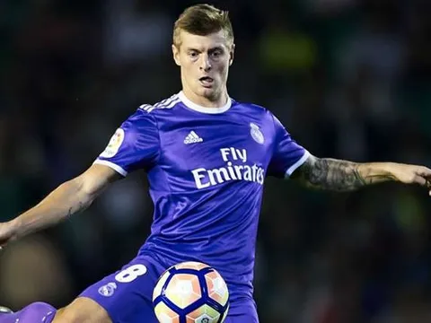 Vui chưa lâu, Real lại điêu đứng vì Kroos