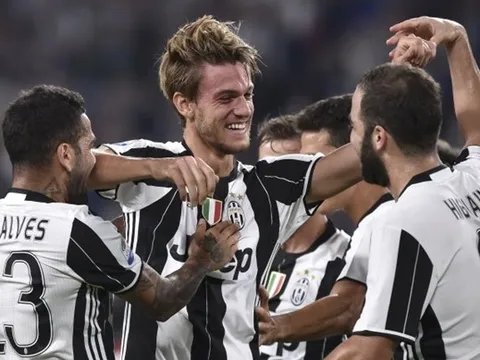 Vùi dập Cagliari, Juventus trở lại cuộc đua Scudetto
