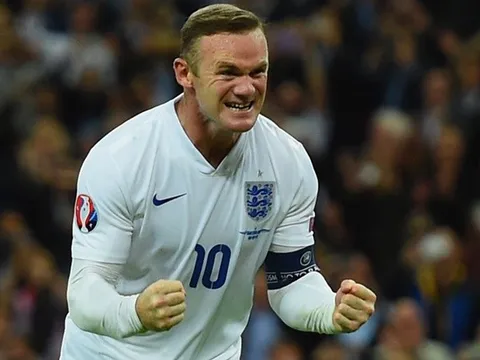 Rooney cân bằng thành tích của Beckham