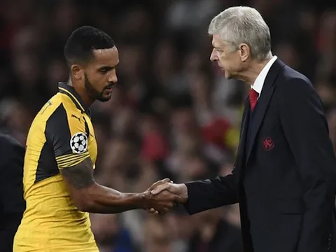 Walcott bùng nổ, Wenger tiến cử “trò cưng” cho tân HLV tuyển Anh