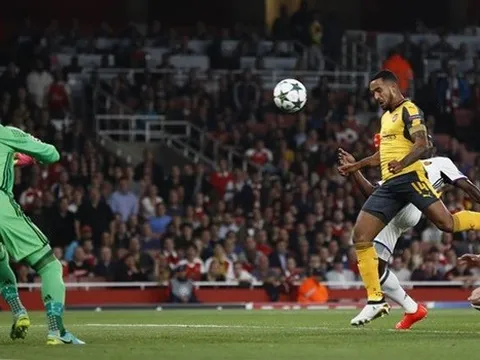 Walcott hồi sinh nhờ tích cực lùi sâu