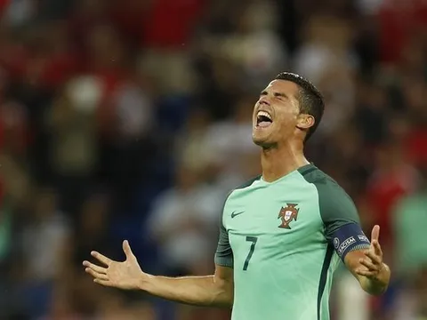 Ronaldo: 12 năm chờ sự ghi nhận