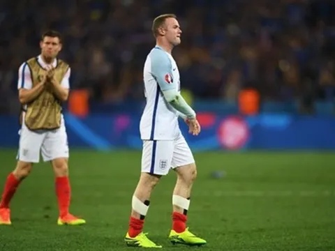 Học theo Messi, Rooney tính chuyện giải nghệ?