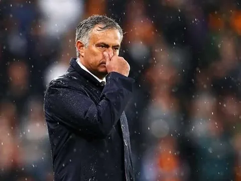 Đâu là điểm khác biệt giữa Mourinho và Van Gaal?