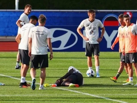 Mourinho chuẩn bị tống Darmian khỏi Man Utd