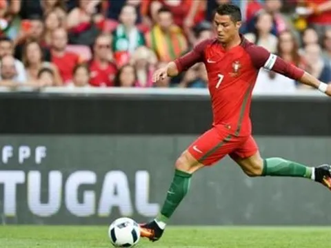Ronaldo bi quan, sợ Bồ Đào Nha bị loại từ vòng bảng