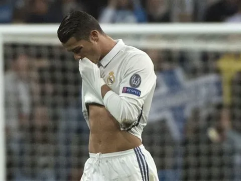 CĐV Real sốc khi biết lý do khó tin khiến Ronaldo không thể thi đấu