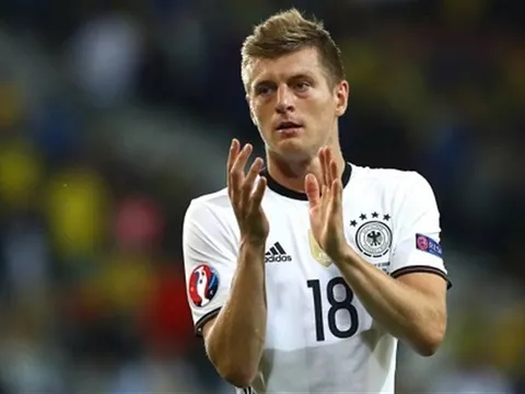 Tỏa sáng ở EURO, Kroos quay lại trách Real Madrid