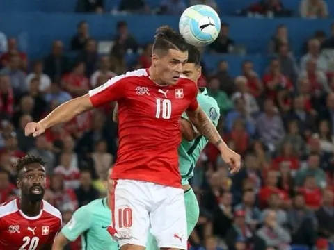 Sốc: Fan Arsenal phấn khích vì Xhaka bị thẻ đỏ