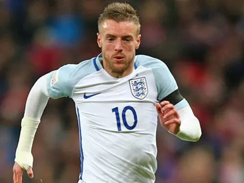 Bác sĩ của Arsenal tới Pháp, Vardy đuổi về