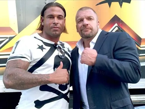 Cựu tuyển thủ Đức chính thức gia nhập WWE