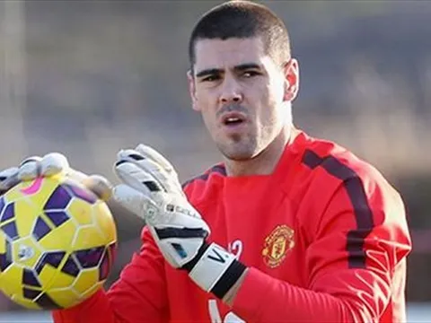 Middlesbrough sắp có Valdes, đang tiếp cận Persie