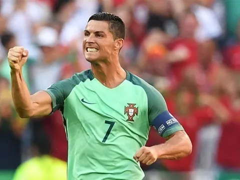 Cristiano Ronaldo: Anh lại làm chúng tôi bất ngờ