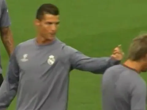 Ronaldo sỉ nhục đồng hương trước mặt nhiều người