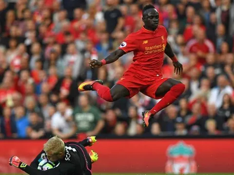 'Hăng máu', huyền thoại Liverpool thách Mane chạy đua