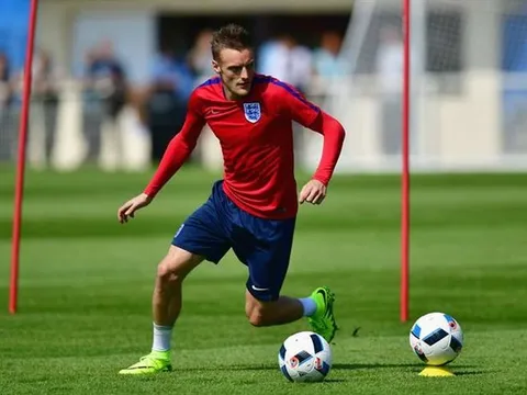Mua không được, Wenger quay sang chê Vardy?