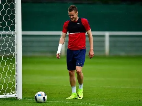Vụ Vardy: Ranieri báo tin mừng cho Arsenal