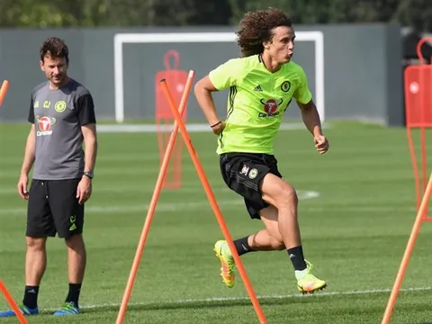 Chùm ảnh: David Luiz 'căng thẳng' tập luyện cho ngày ra mắt