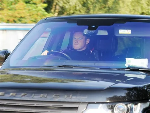 Dàn sao Man Utd mặt mày cau có hội tụ tại Carrington