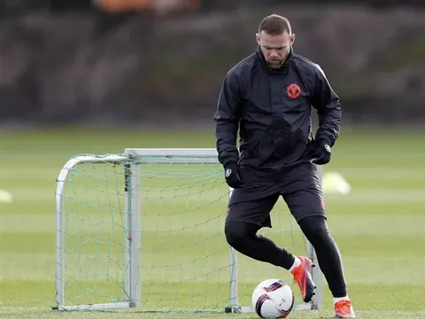 'Gã hề' Rooney trở thành tâm điểm trên sân tập của Man Utd