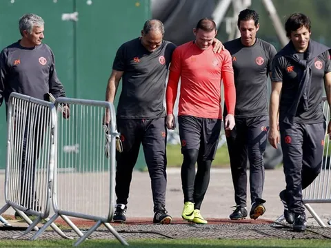 Nóng: Rooney bị loại khỏi danh sách thi đấu của Man Utd