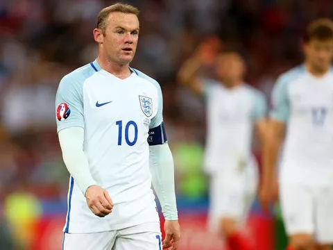 Wayne Rooney ‘phản pháo’ HLV Roy Hodgson: ĐT Anh sắp loạn?